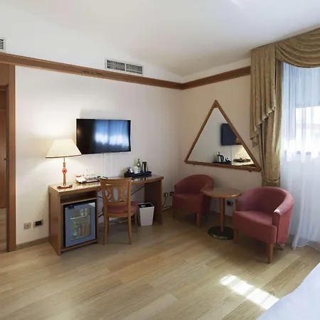Nh拉文纳酒店 酒店 4*