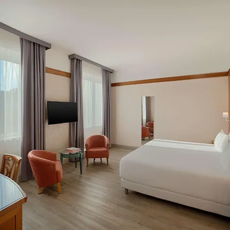 Hotel Nh 4*