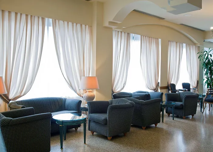 酒店 Nh拉文纳酒店