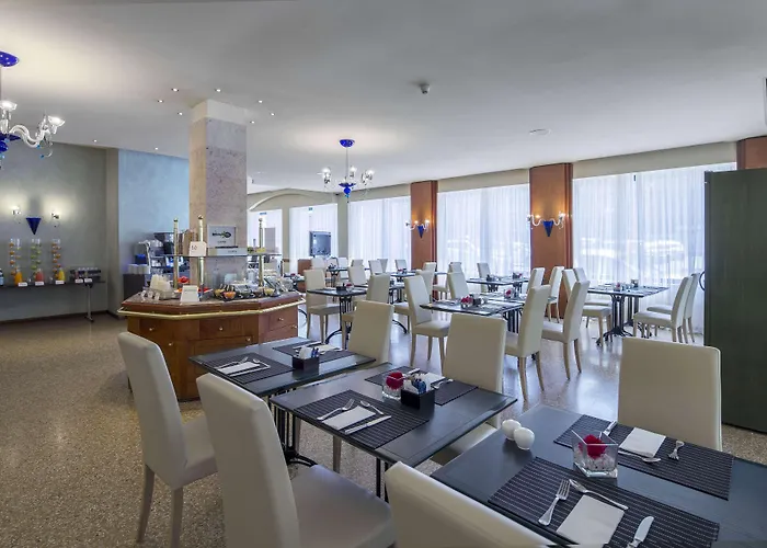 Nh拉文纳酒店 拉文纳