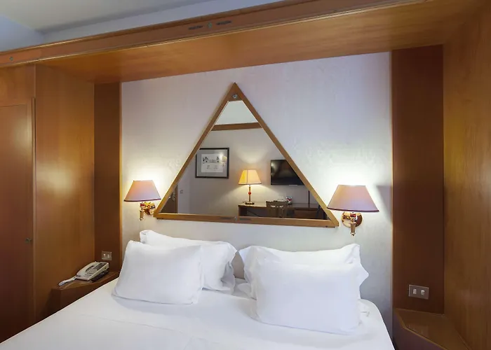 Nh拉文纳酒店 4*