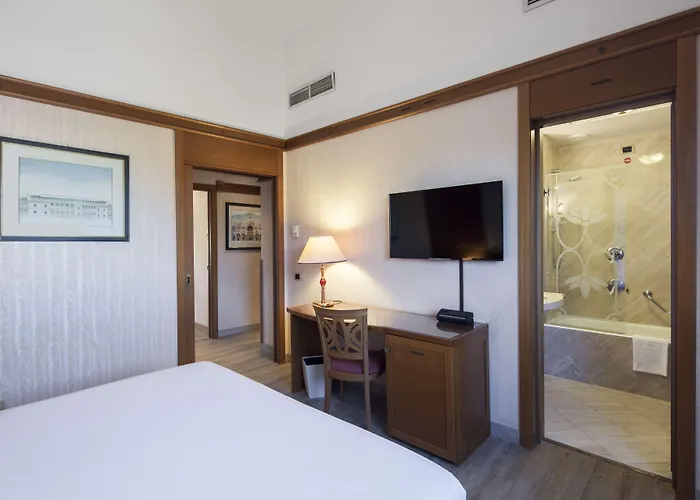 Nh拉文纳酒店 酒店