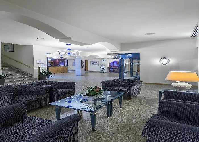 Nh拉文纳酒店 4*