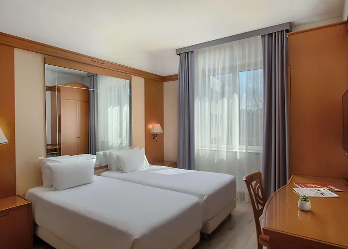 Hotel Nh 4*