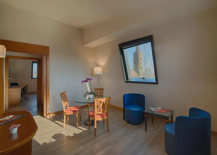 酒店 Nh拉文纳酒店 4*