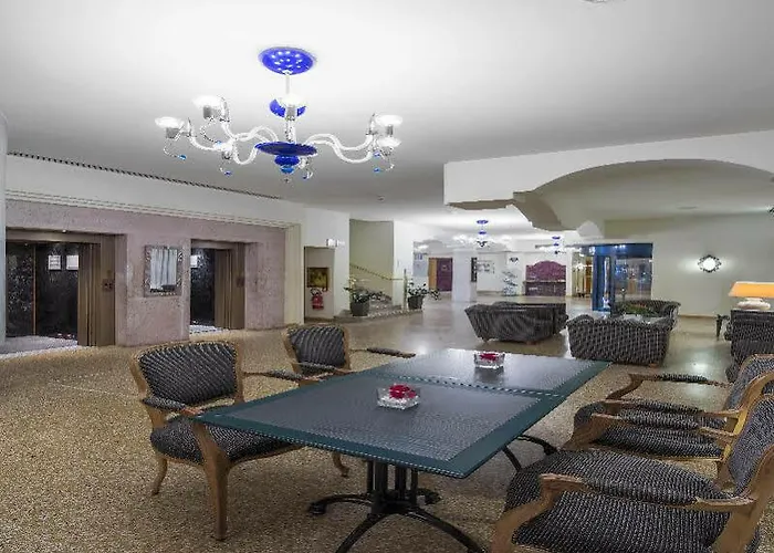 Nh拉文纳酒店 4*